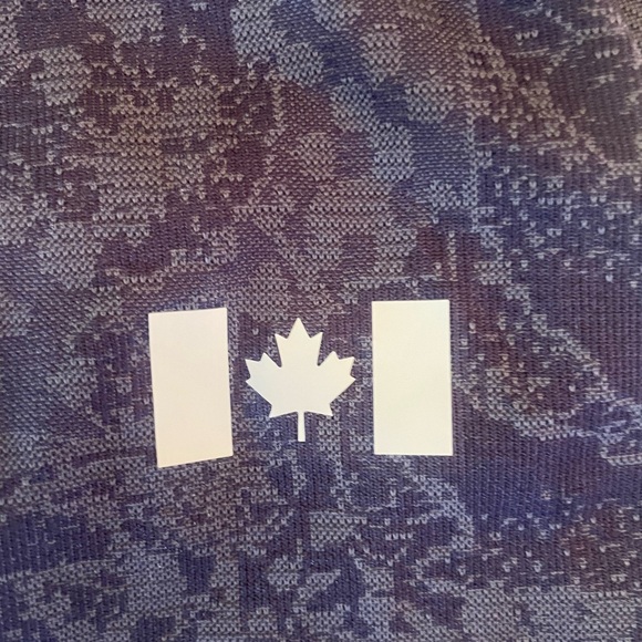 NWT Lululemon Team Canada Short Sleeve Tee Size 10, leaf motif. Fits a 6, 8 & 10 - Picture 4 of 6